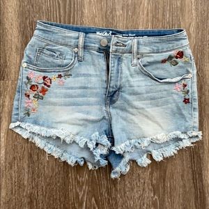 High rise shorts with floral detail